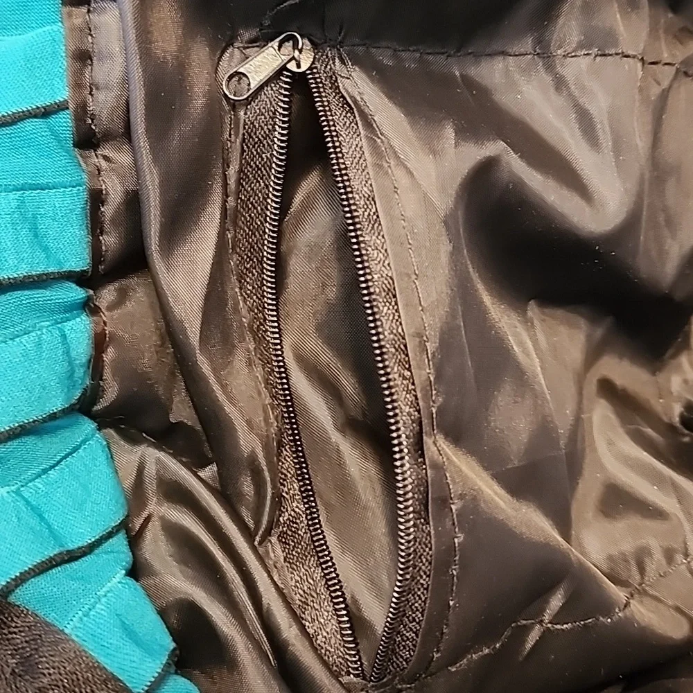 NWOT Fun Weekend/Ruffled Clean Zipper Closure & Another Zip Inside Lightweight